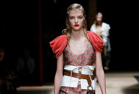 portafoglio prada 2016|Prada Fall RTW 2016 Review .